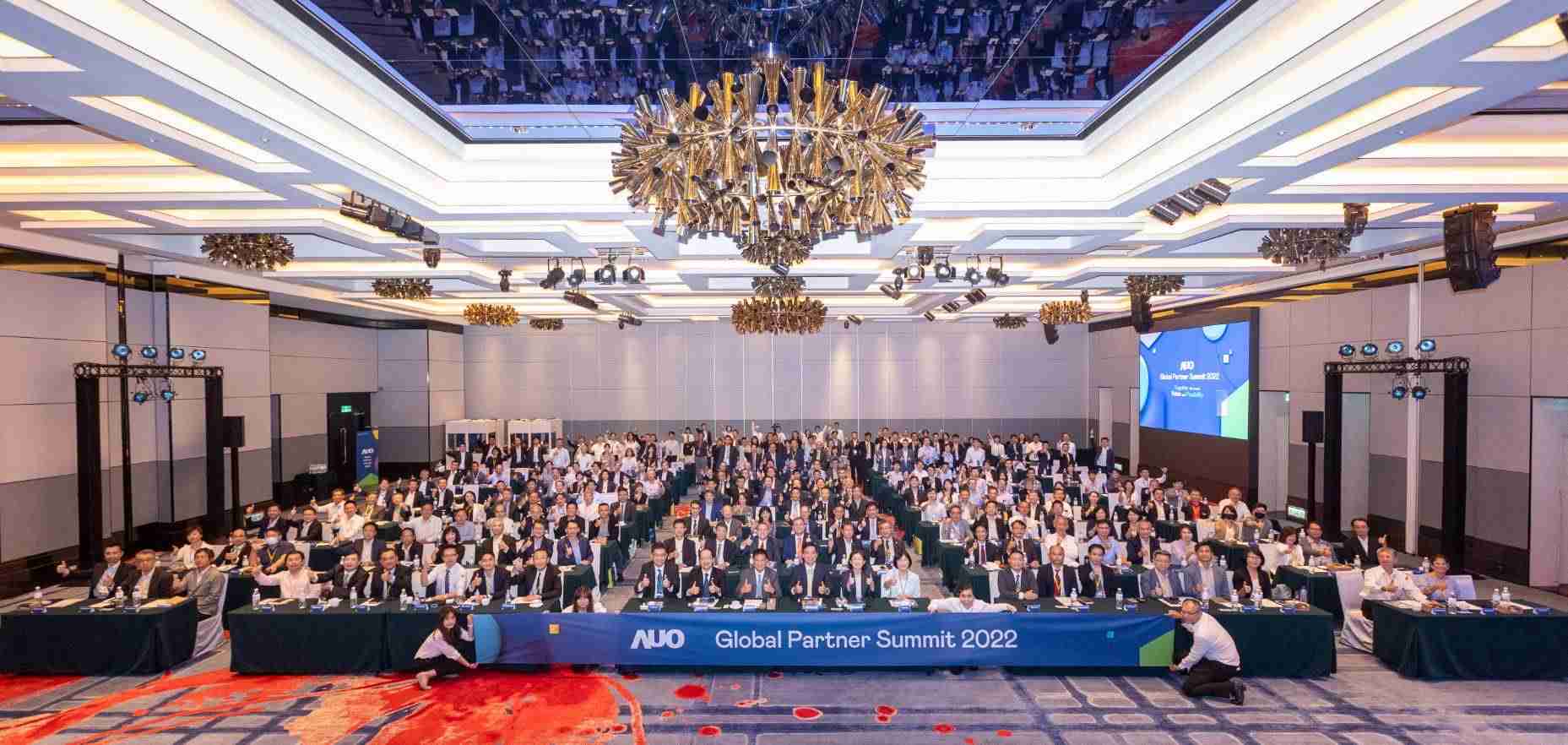 友達推動「安心、、、、創新、、用心、、同心、、、盡心」五星職旅，，，為菲籍員工打造全方位照護，，首度贏得「人權實踐與發展領袖獎」殊榮