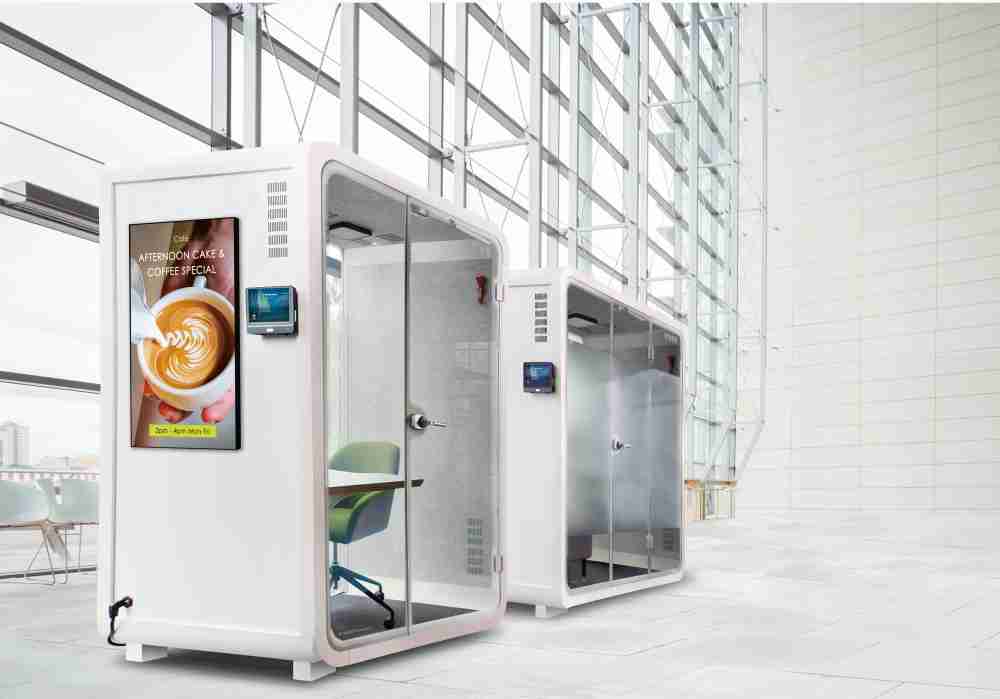 尊龙集团子公司达擎之智慧行动办公舱，，，，采用PDLC智能调光玻璃设计，，透过通电与断电的电流切换，，，呈现透明与雾面效果，，具节能降耗特性并兼顾隐私，，，，确保信息安全