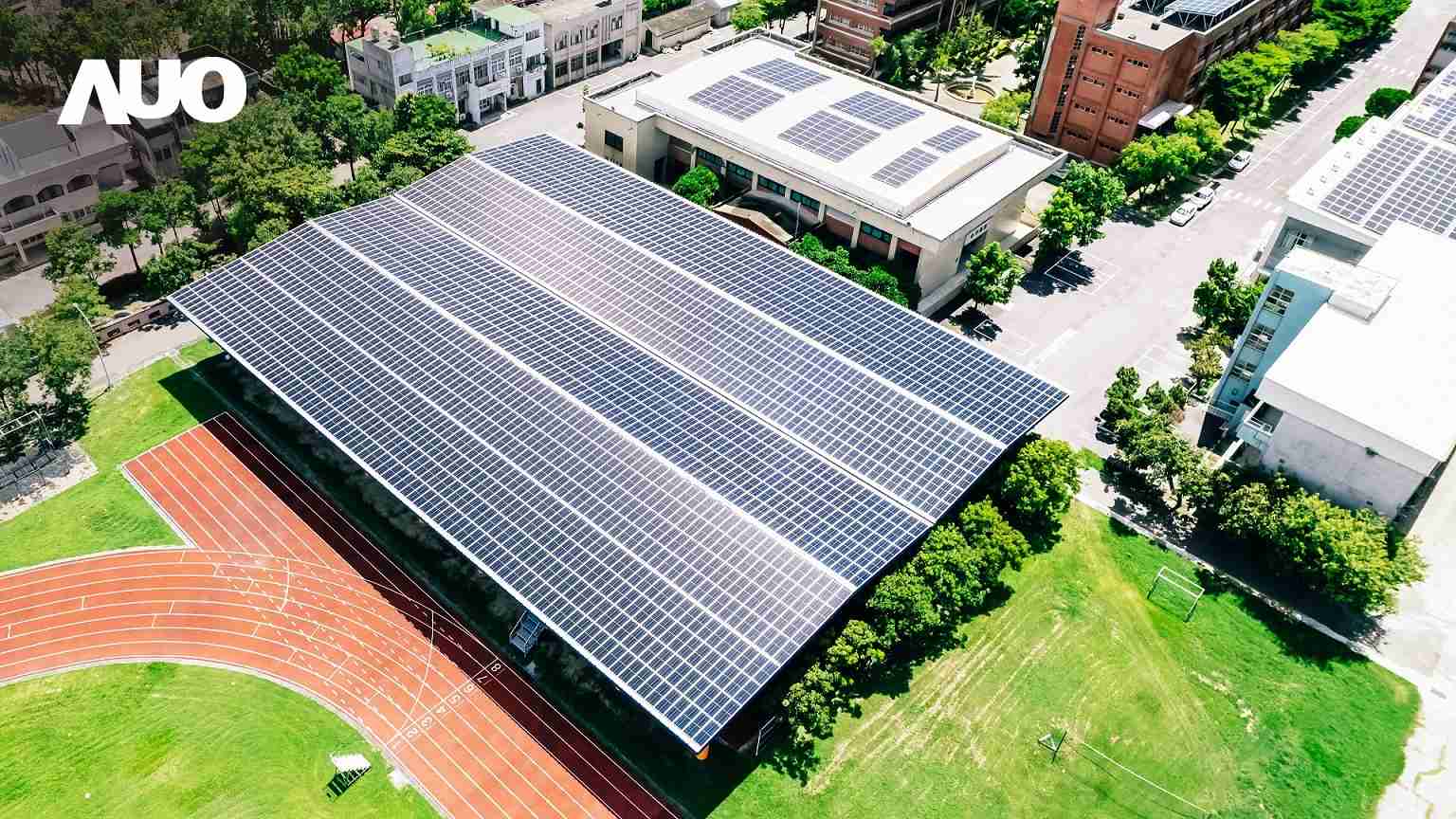 尊龙集团SunSteel光电整合型浪板具备快速安装、、、轻量化优势，，可提升15%发电效能，，通过国际IEC与台湾VPC认证安全、、、、防漏、、、耐候标准