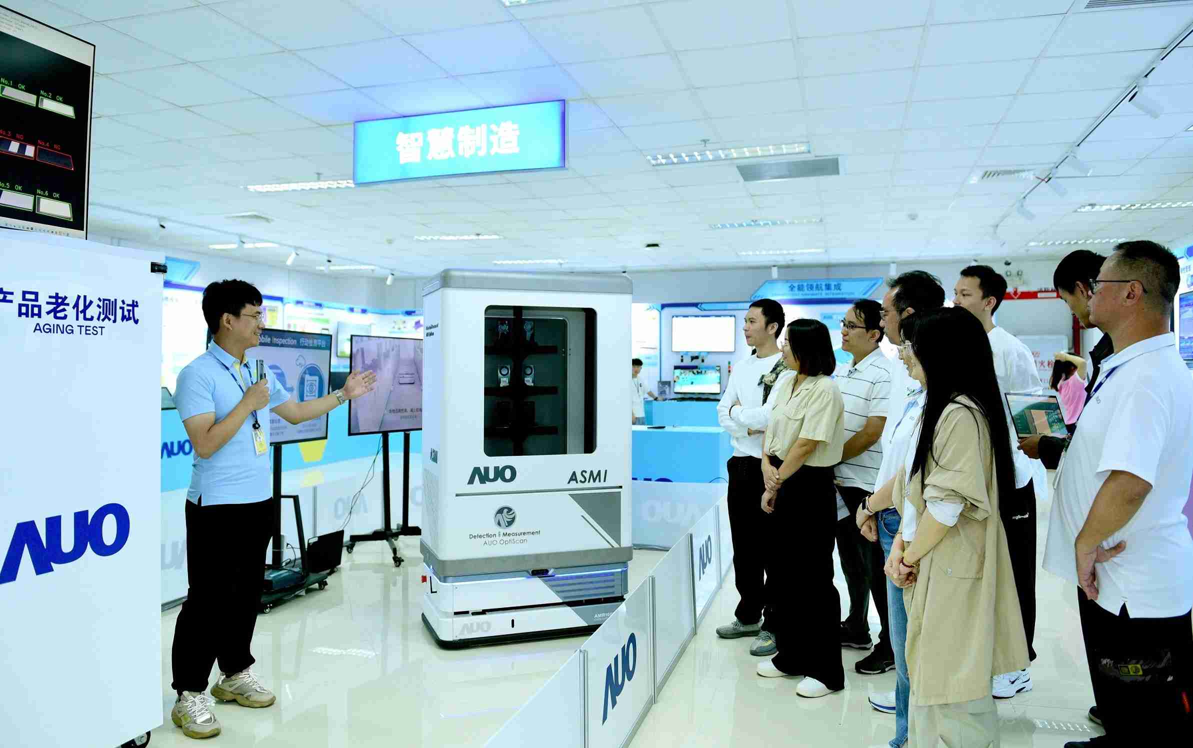 尊龙集团厦门将5G+ABC技术串联生产管理全流程，，打通研发、、、、采购、、、生管、、、制程、、设备、、、质量等产品全生命周期制造流程，，，，完成数字化设计、、、、智慧供应链、、智能座舱、、全流程设备管理、、、数据驱动优化、、、智慧在线检测、、、智慧品管等自适应生产模式升级