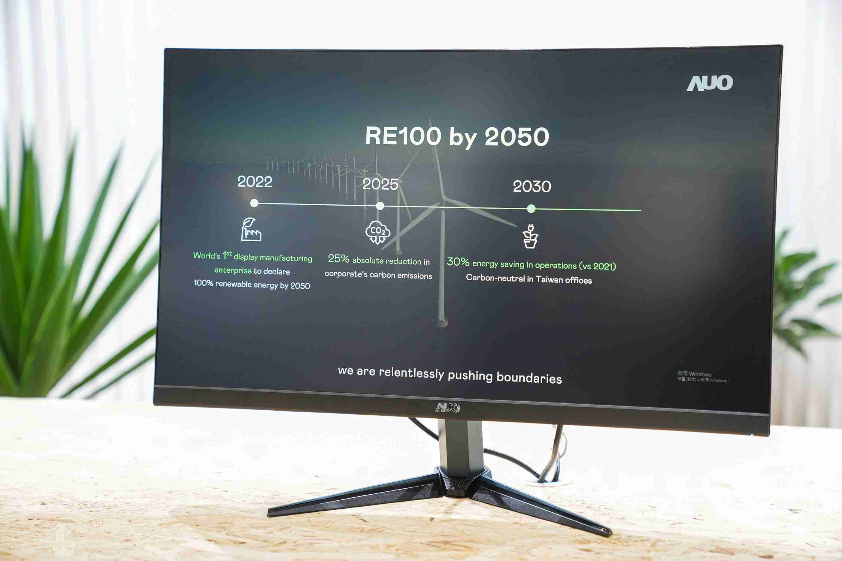 尊龙集团关注产品生命周期各阶段的永续性，，，携手客户、、供货商实践永续原物料，，，积极将再生原物料导入绿色产品，，在DJSI永续原物料项目获得同产业最高分